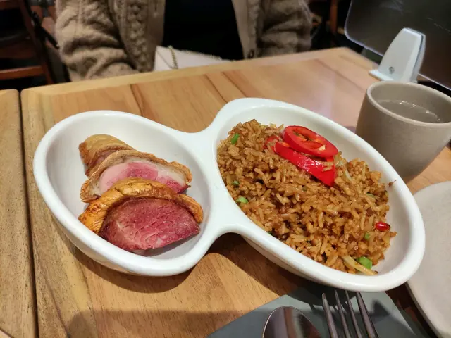 燒脆皮豬手伴香葉辣椒炒飯
