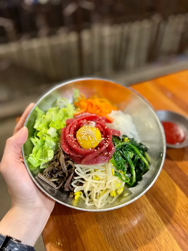 生牛肉拌飯