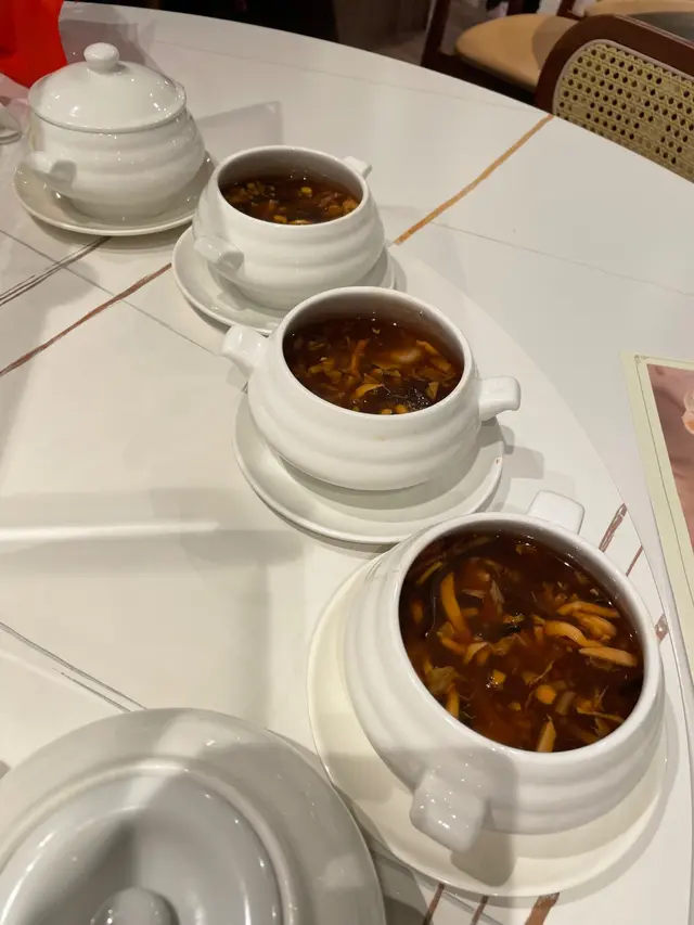 三鮮酸辣湯 跟4人餐