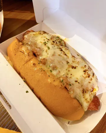 火炙芝士辣肉酱热狗