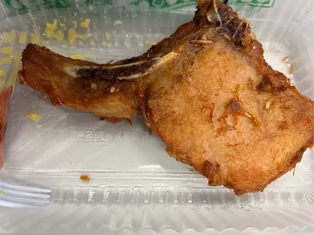 被剪走半塊的豬扒