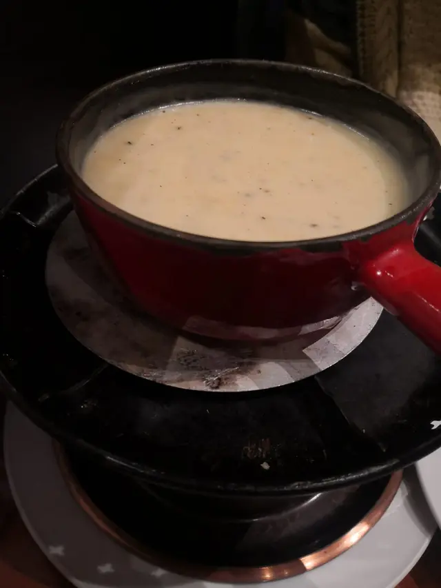 農夫芝士火鍋配雞粒跟法包