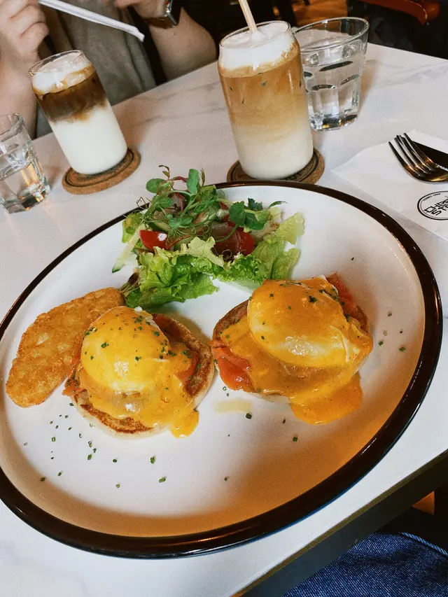 Egg Benedict  with  salmon  ,salad
