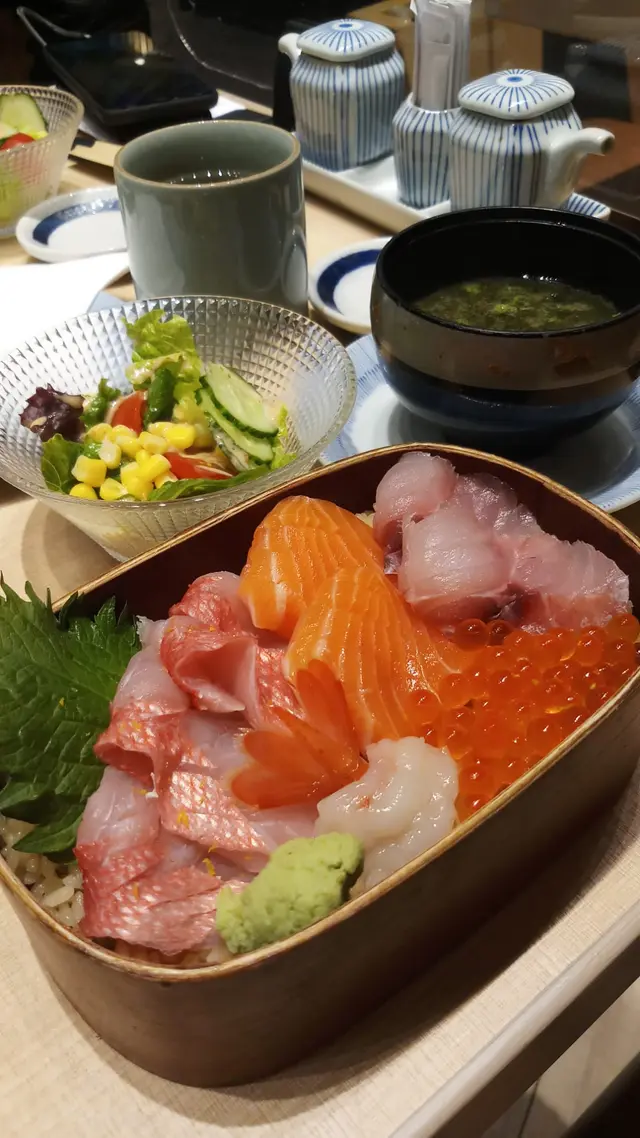 金目鯛 三文魚 白身魚 三文魚籽 牡丹蝦