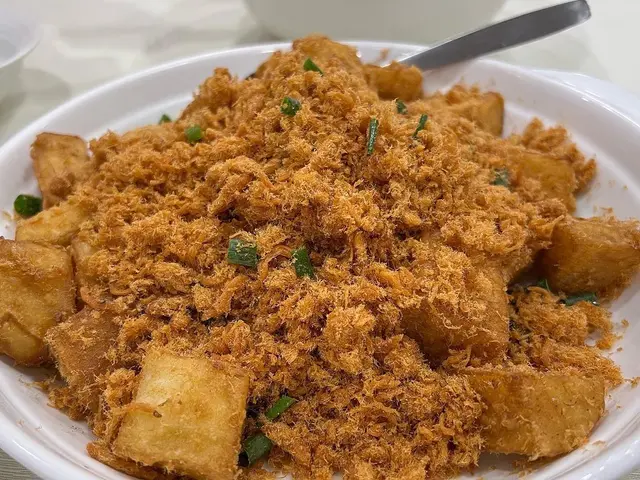 茄子脆得嚟好軟身，唔會食到成口粉，成口油既感覺，加埋啲肉鬆嚟食，唔錯☺️ 