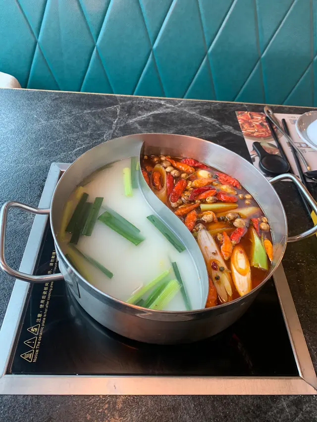胡椒豬肚足料有胡椒味👍麻辣湯底都幾辣 ,真係食得辣你先叫😂
