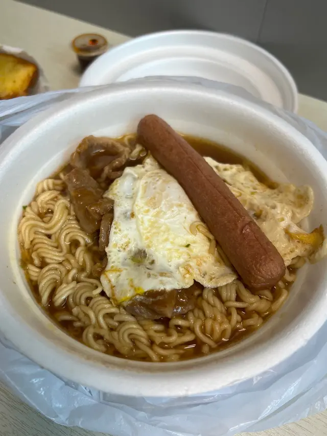 已經整好好耐，凍哂又淋哂既沙嗲牛肉麵