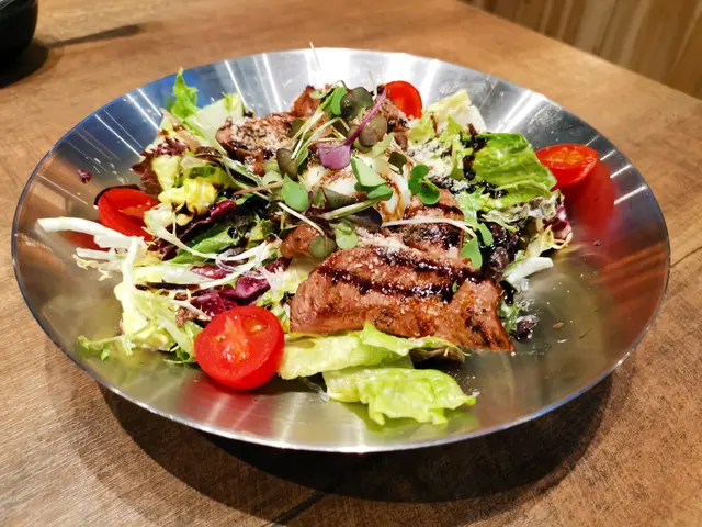 薄烤牛肉野菌沙律