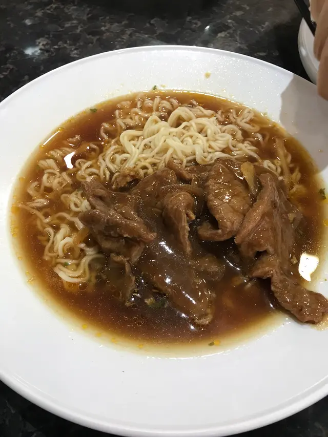 好耐無食高質常餐，蛋滑，傳統餐包，沙爹牛肉丁，牛肉好高質。凍檸茶和奶茶都好飲。好在無比樓下另一間茶餐廳呃入去坐，否則錯失左美食。