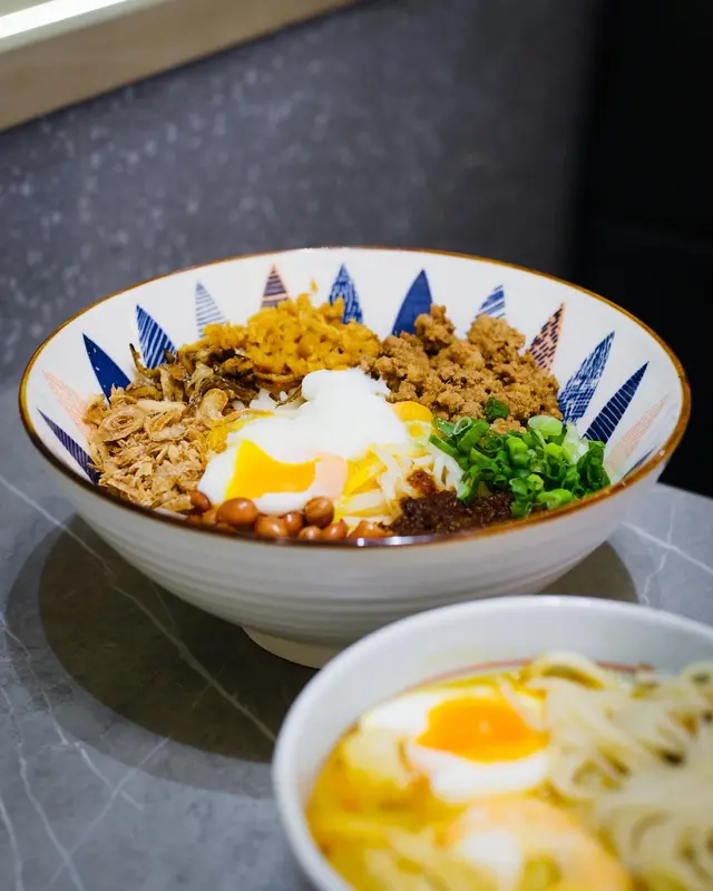 李先生辣椒板麵 配 魚丸湯