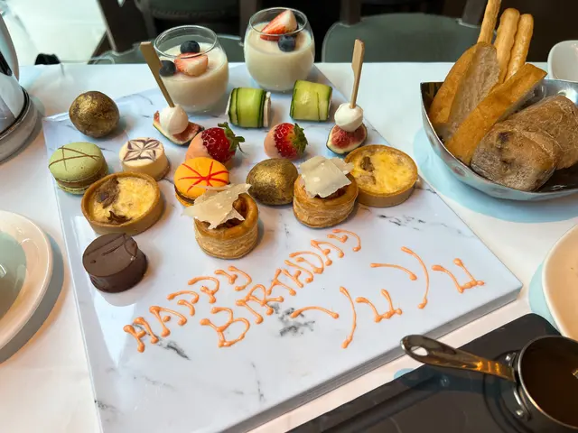 𝙰𝚏𝚝𝚎𝚛𝚗𝚘𝚘𝚗 𝚝𝚎𝚊 𝚜𝚎𝚝