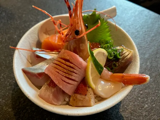 豪華刺身丼