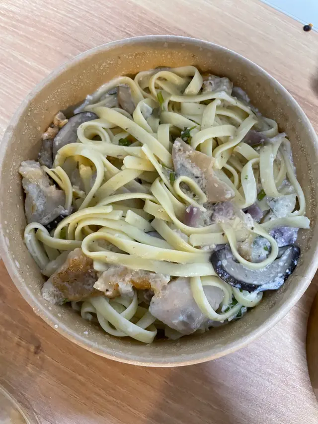 忌廉野菌皇烤雞扁意粉