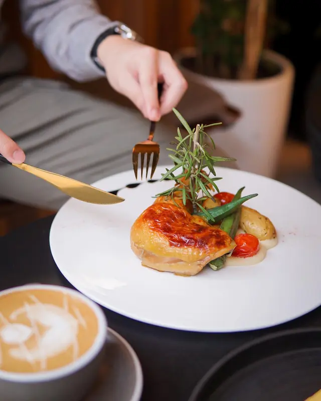 油封雞腿伴野菜