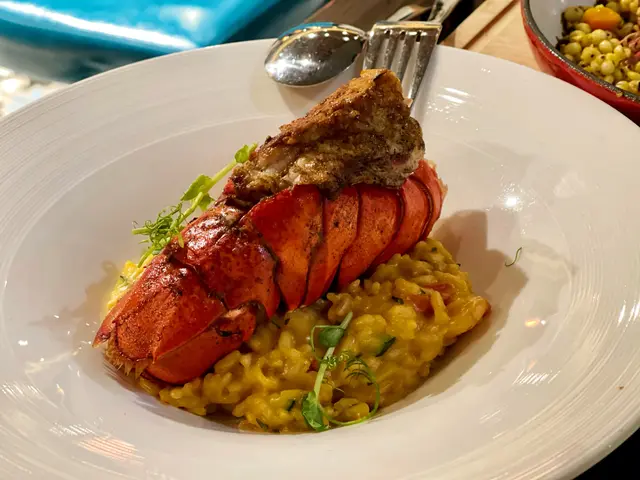 焗澳洲龍蝦尾配海膽燴意大利飯