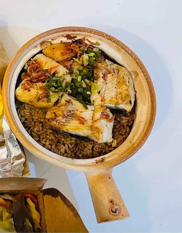 鹽燒白鱔煲仔飯