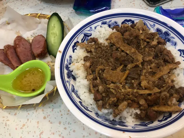 就係一道好普通嘅台式魯肉飯,唔算話特別好食,勝在夠飽肚,同台灣嘅都係有一點點距離。