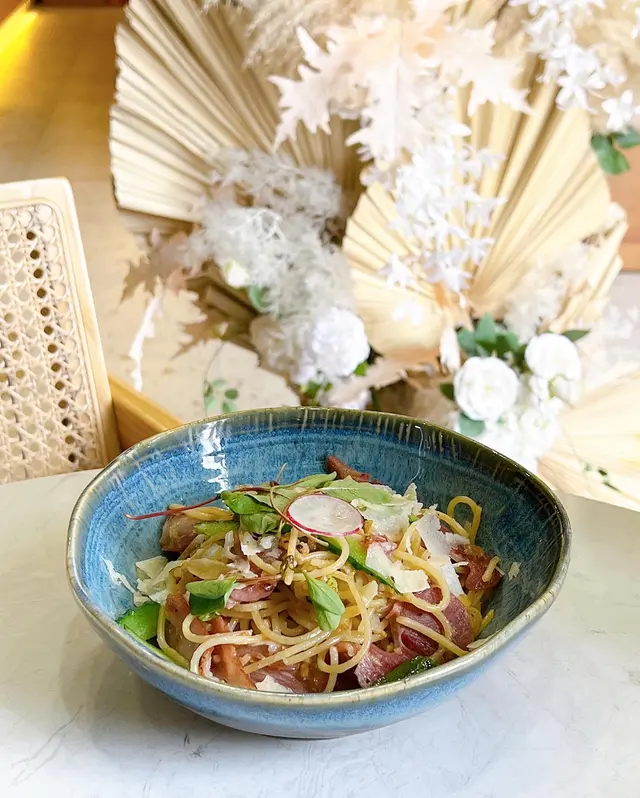 咸香黑椒豬手蒜香意大利麵