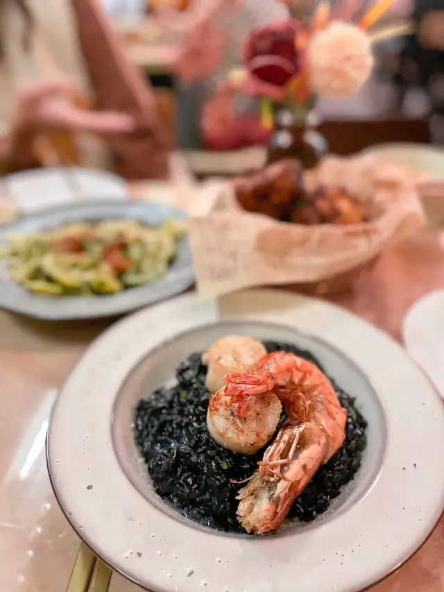 墨魚汁鮮蝦帶子意大利飯