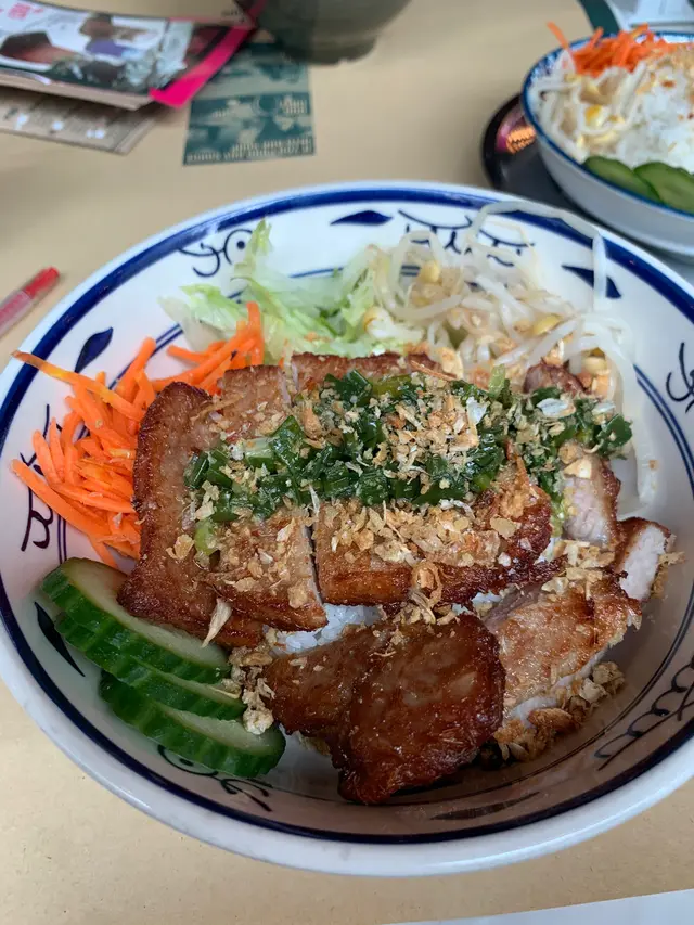 香茅豬排配斑蘭椰香飯