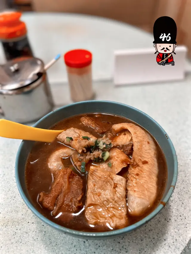 春卷、豬頸肉+牛腩配油麵