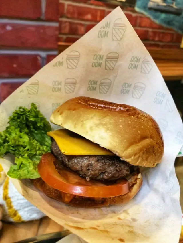 漢堡扒都幾厚身，肉味濃郁