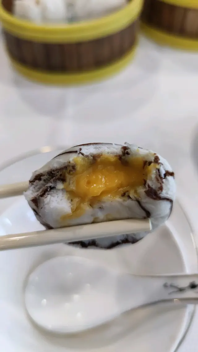 朱古力鴛鴦奶皇包