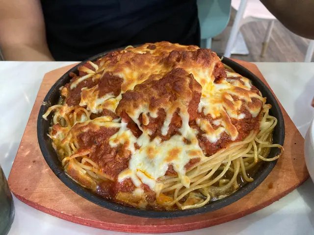 焗芝士自家肉醬炸雞意粉