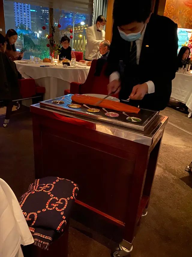 𝑯𝒐𝒎𝒆-𝒔𝒎𝒐𝒌𝒆𝒅 𝑺𝒂𝒍𝒎𝒐𝒏