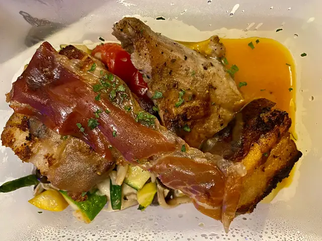 西班牙黑毛豬腩&黑毛豬頸配蘋果南瓜蓉