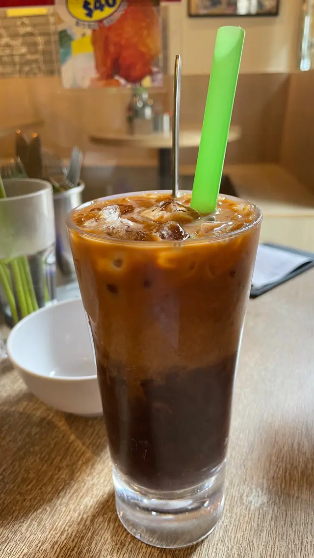 飲過別處的熱紅豆奶茶，好飲，這個凍的，反而不太特出。