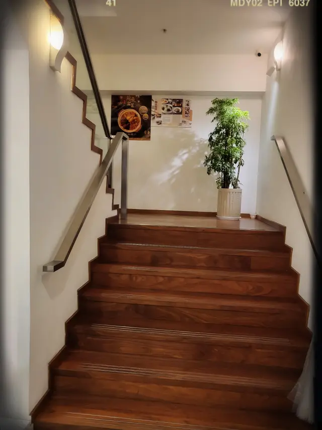 通往樓上用餐大堂之樓梯