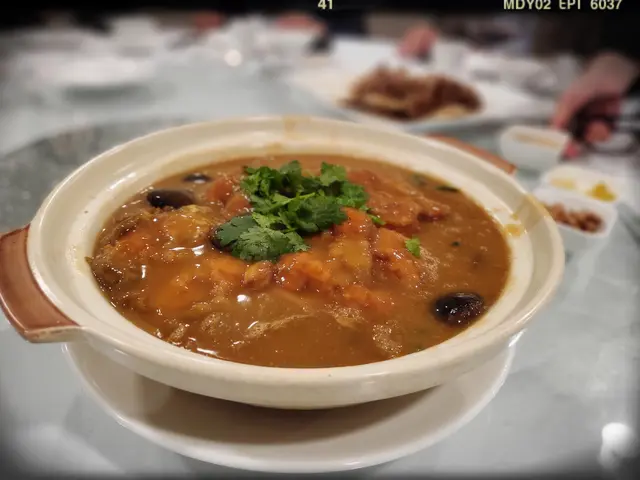 蒜子火腩扣花錦鱔皇腩