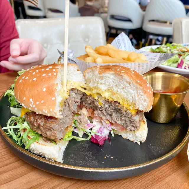 厚過我塊面皮日本軟滑漢堡包配薯條