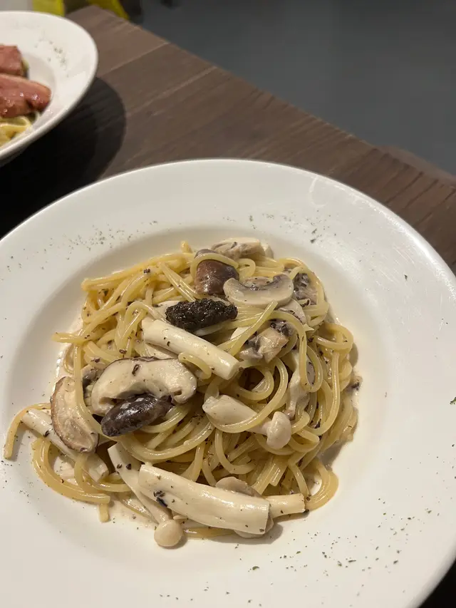 黑松露忌廉蘑菇意粉