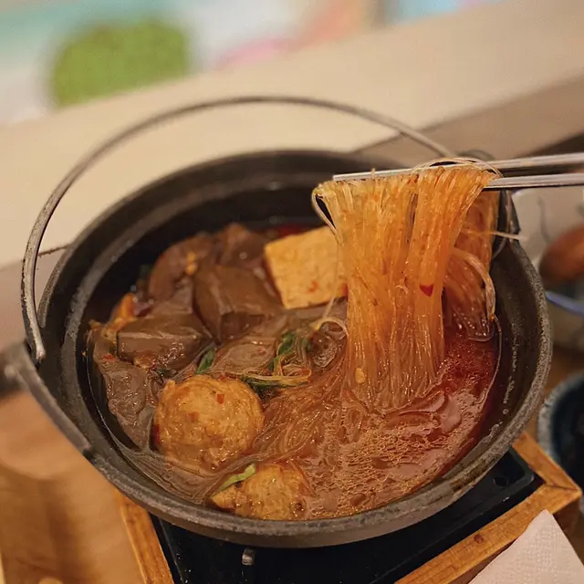 麻辣鴨血煲配冬粉