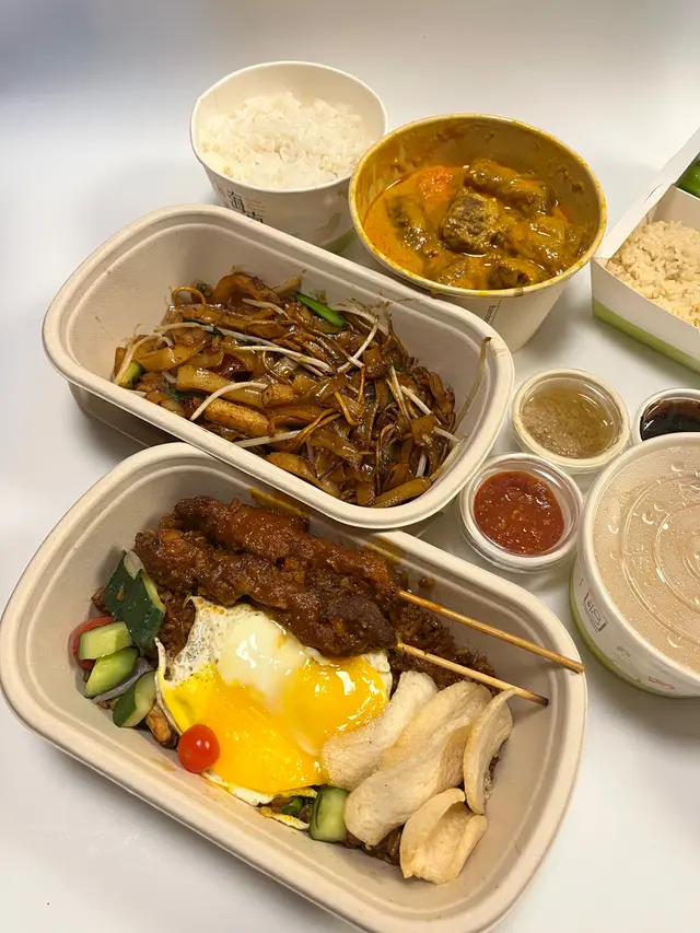 印尼炒飯配沙嗲串燒