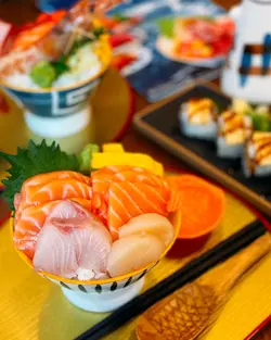 三文魚、油甘魚、帶子、玉子燒丼飯