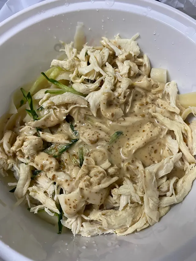 麻醬手撕雞冷撈刀削麵