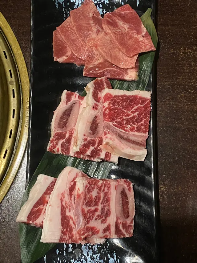 豆腐沙律, 牛肋骨6片 牛舌6片，牛葴拌飯，忌廉梳打