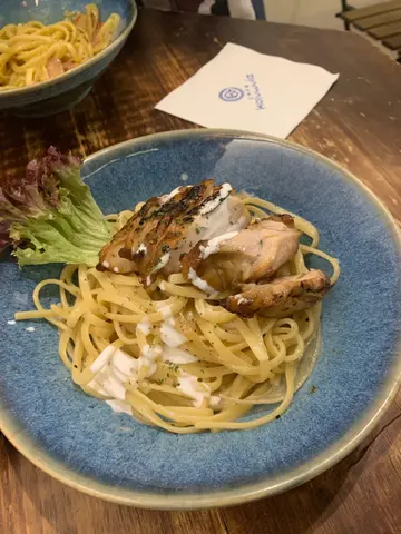 忌廉雞扒洋蔥扁意粉