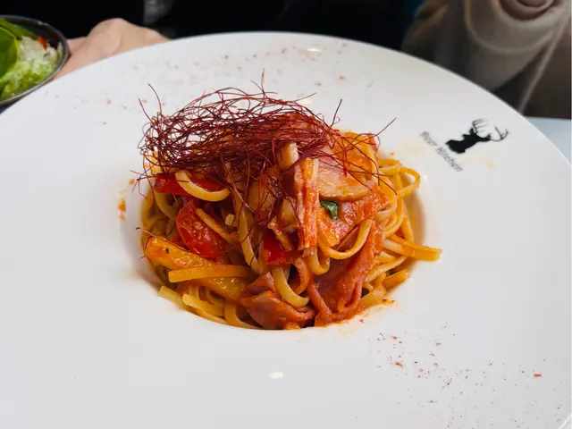 香濃蕃茄沙樂美腸煙肉扁意粉