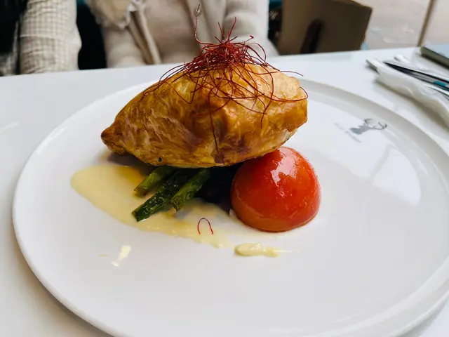 焗威靈頓三文魚配香檳汁