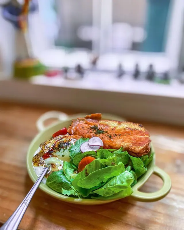 慢煮蛋乳酪配烤芝士麵包