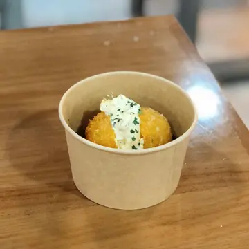 黑松露蛋沙律爆薯