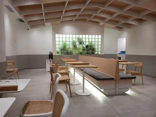 舖頭樓底好高,有空間令人感到舒服