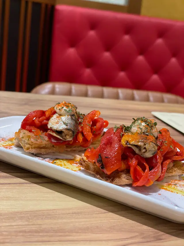 地中海沙甸魚配橄欖油 烤蔬菜脆多士