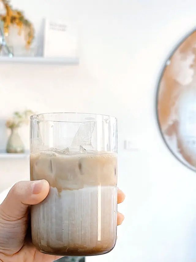 Light Roasted Oolong Latte