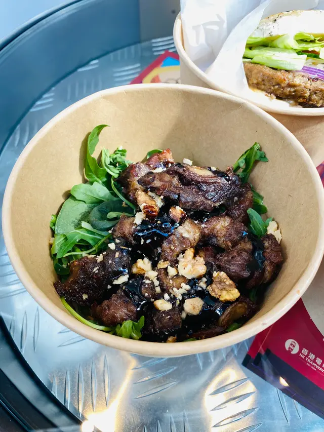 炸牛腩配合桃及意大利黑醋