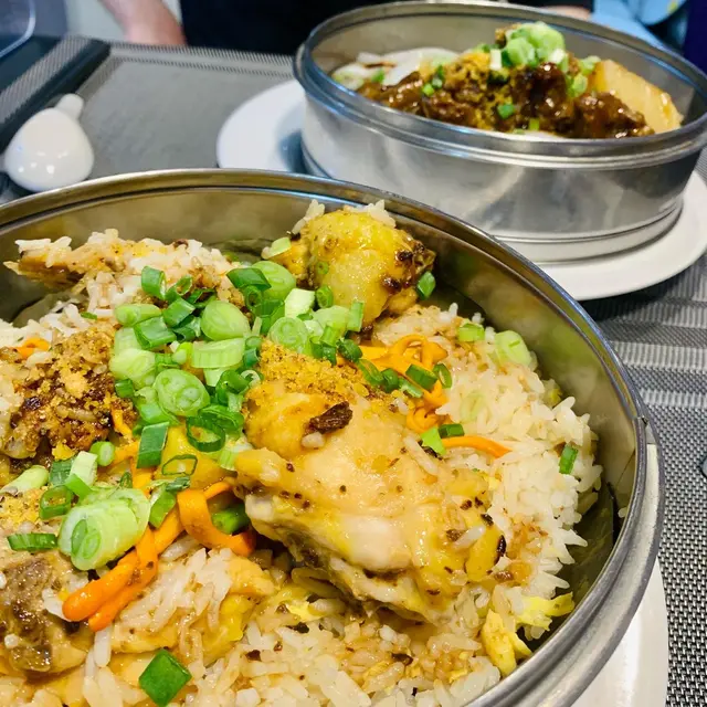 蟲草花蒸雞配香蒜飯